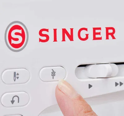 Singer Elite CE677 Elektronik Dikiş Makinesi ve Singer S0105 Overlok Makinesi Avantajlı Paket — görsel 4