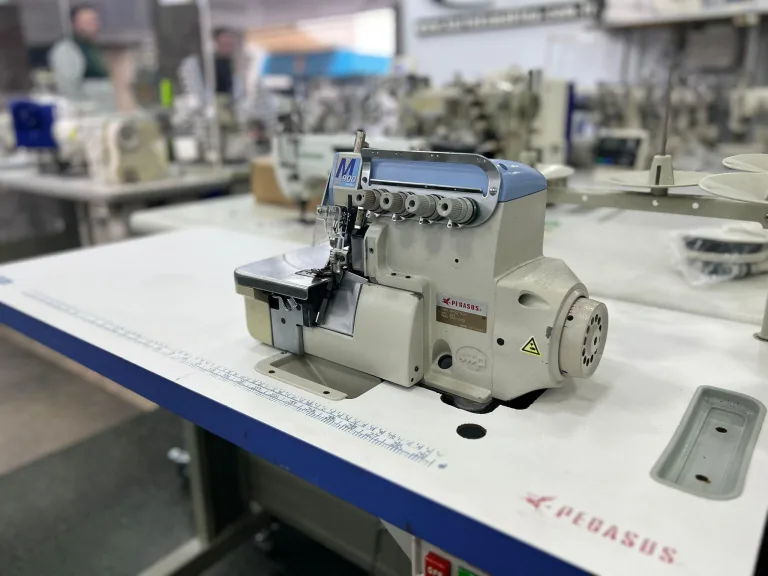PEGASUS M900 Serisi 4 İplik Kafadan Motorlu Overlok Makinası